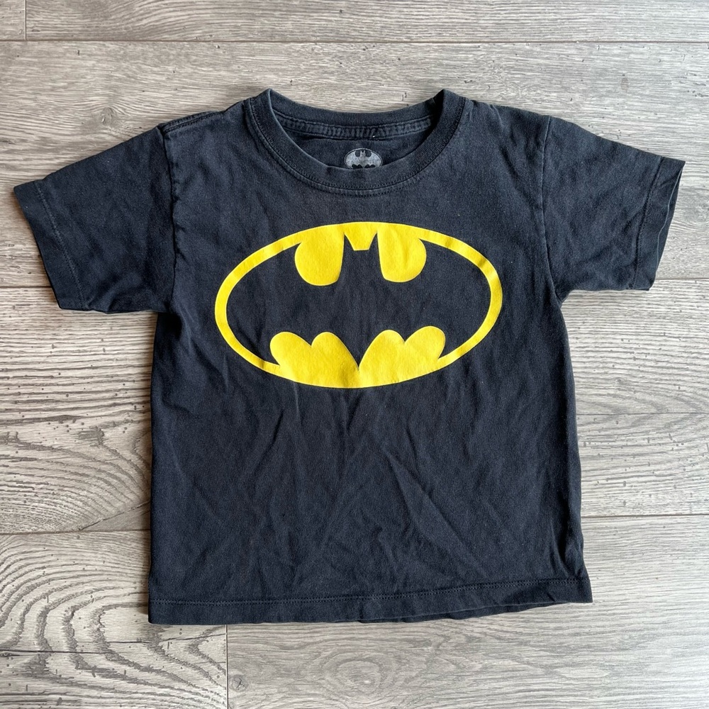 Batman Toddler Boy Short Sleeve Black and Yellow T-Shirt XS 4/5